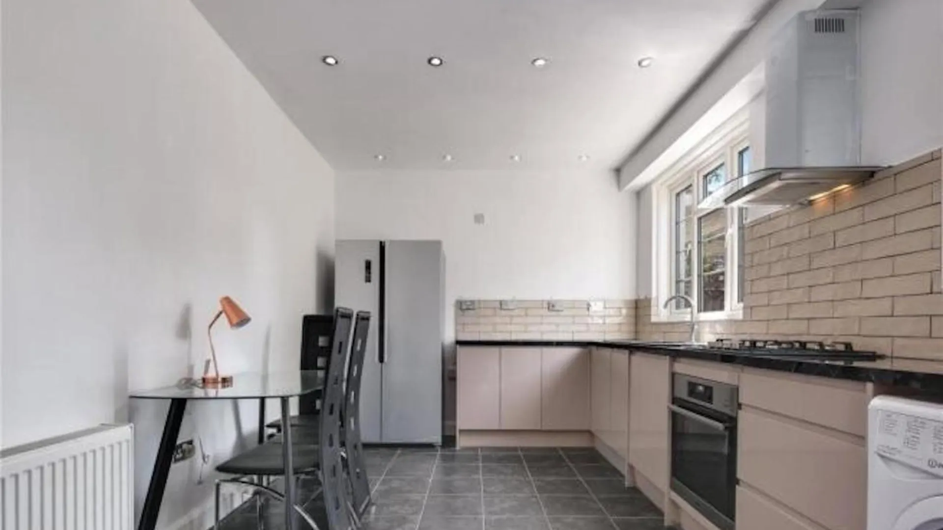 Limehouse Townhomes Modern 4-Bedroom, 3-Bathroom Townhome With A Private Garden London